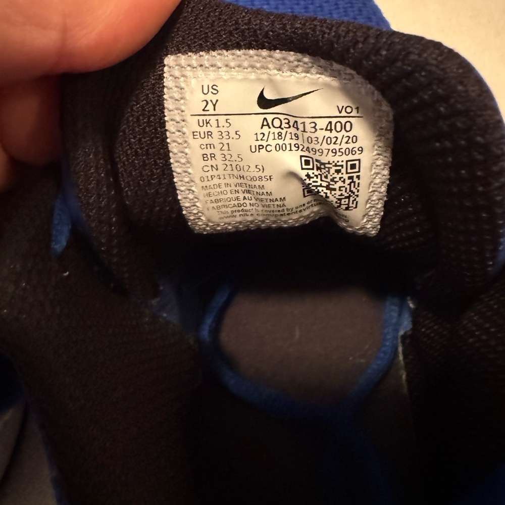 Nike Kyrie Flytrap Basketball Sneakers AQ3413-400 Athletic Shoes 2Y Blue - Picture 12 of 13